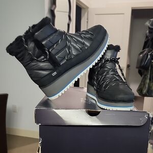 UGG Cayden Waterproof Quilted. Slip On Winter Boots/Black/Size 11